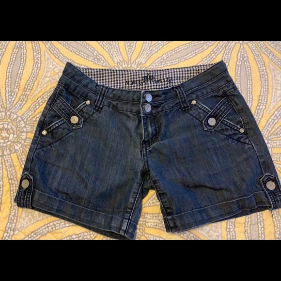 🌟 5 for $20 Almost Famous denim shorts - Picture 4 of 7